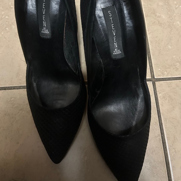 NIB Steve Madden Black Textured Heeled Wedges - size 10 - Picture 3 of 5